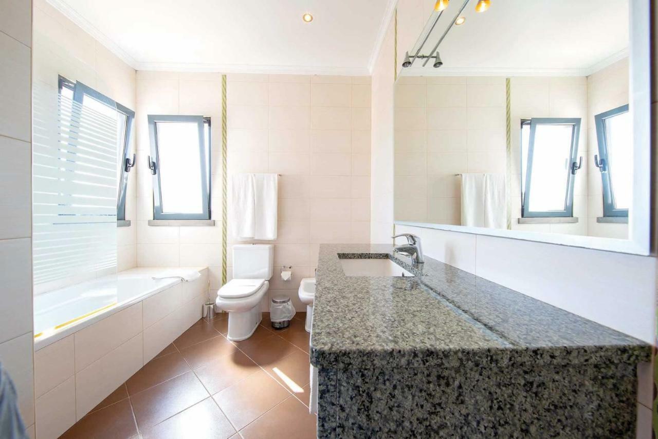 Villa Ruana - 5 Bedrooms On Suite- Free Out Door Hot Jacuzzi - By Bedzy Albufeira Kültér fotó